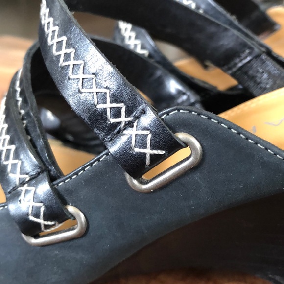 Gorgeous Tahari wedges!  7.5m - Picture 8 of 8